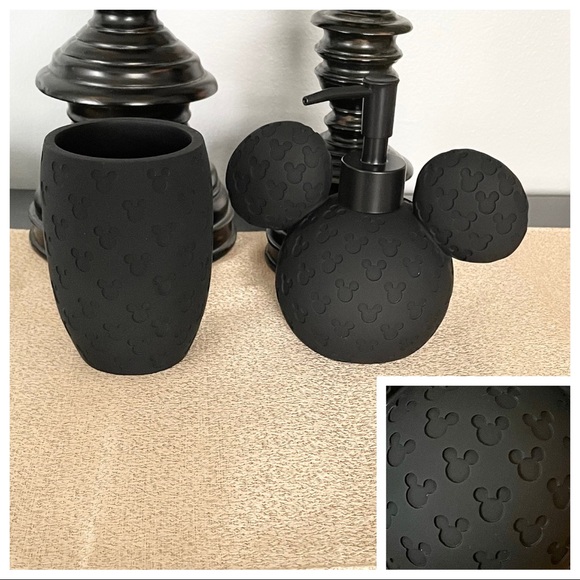 NWT Disney Mickey Mouse Bathroom Set - Picture 1 of 5